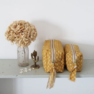 trousse alix colombani fleurs jaunes